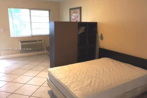 Снять в аренду кондоминиум в Майами-Бич, Флорида 35.95м2, № 2050906 - фото 2