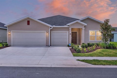 Casa en Ocala, Florida 4 dormitorios, 241.64 m2 № 2131090
