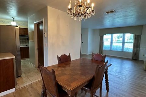 House in Auburndale, Florida 4 bedrooms, 174.66 sq.m. № 1873791 - photo 8