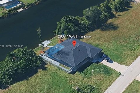 Дом в Кейп-Корал, Флорида 3 спальни, 177.72м2 № 2044864