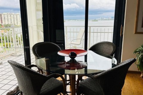 Condominio en venta en Miami, Florida, 2 dormitorios, 117.8 m2 № 1855063 - foto 12