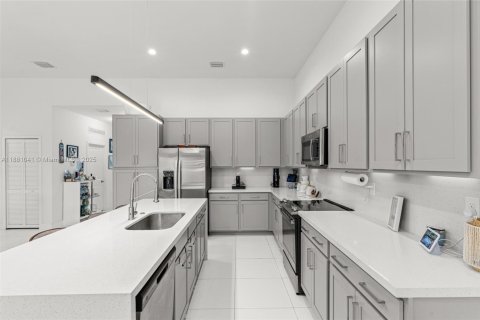House in Homestead, Florida 4 bedrooms, 193.98 sq.m. № 1922384 - photo 15