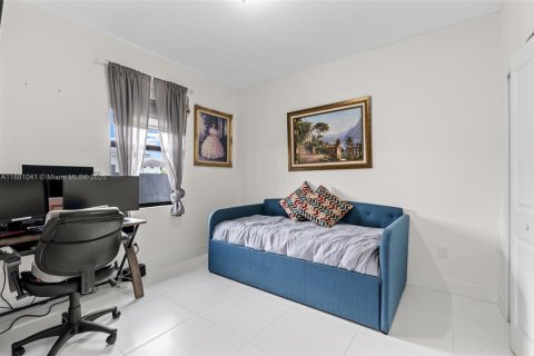 House in Homestead, Florida 4 bedrooms, 193.98 sq.m. № 1922384 - photo 22