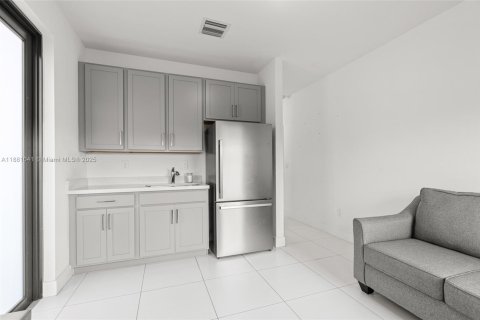 House in Homestead, Florida 4 bedrooms, 193.98 sq.m. № 1922384 - photo 25