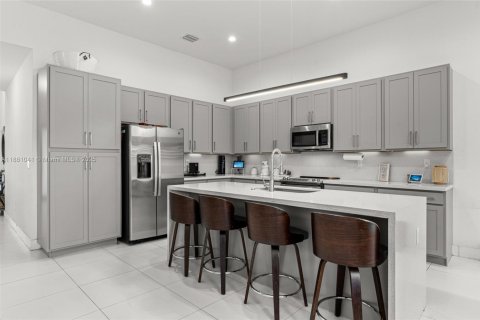 House in Homestead, Florida 4 bedrooms, 193.98 sq.m. № 1922384 - photo 12