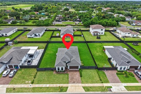 House in Homestead, Florida 4 bedrooms, 193.98 sq.m. № 1922384 - photo 1