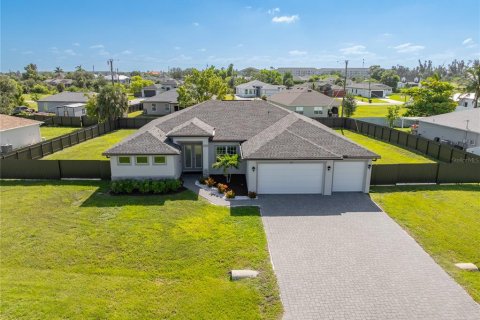 Casa en venta en Cape Coral, Florida, 4 dormitorios, 222.59 m2 № 1855553 - foto 1