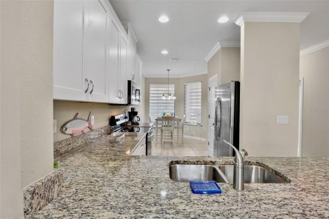 Condo in Sarasota, Florida, 2 bedrooms  № 2196124 - photo 11
