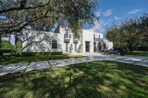 Villa ou maison à louer à Pinecrest, Floride: 6 chambres, 527.59 m2 № 2153298 - photo 2