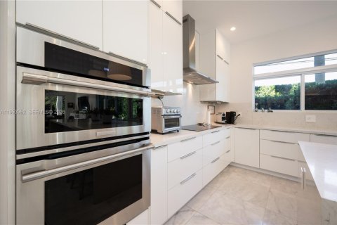Villa ou maison à louer à Pinecrest, Floride: 6 chambres, 527.59 m2 № 2153298 - photo 19