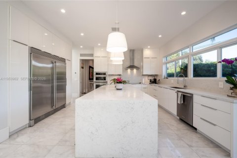 Villa ou maison à louer à Pinecrest, Floride: 6 chambres, 527.59 m2 № 2153298 - photo 18