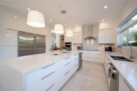 Villa ou maison à louer à Pinecrest, Floride: 6 chambres, 527.59 m2 № 2153298 - photo 16