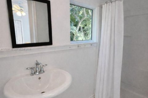 House in Key Largo, Florida 3 bedrooms, 75.81 sq.m. № 2086767 - photo 12