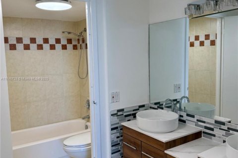 Condominio en venta en Sunny Isles Beach, Florida, 2 dormitorios, 123.65 m2 № 1731364 - foto 9