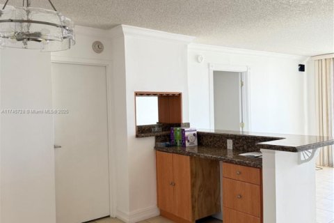 Condominio en venta en Sunny Isles Beach, Florida, 2 dormitorios, 123.65 m2 № 1731364 - foto 3