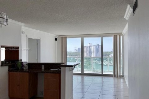 Condominio en venta en Sunny Isles Beach, Florida, 2 dormitorios, 123.65 m2 № 1731364 - foto 2