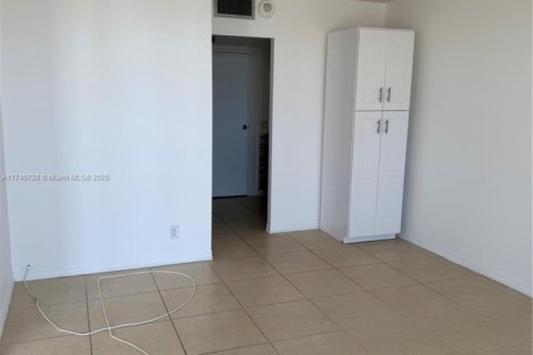 Condominio en venta en Sunny Isles Beach, Florida, 2 dormitorios, 123.65 m2 № 1731364 - foto 7