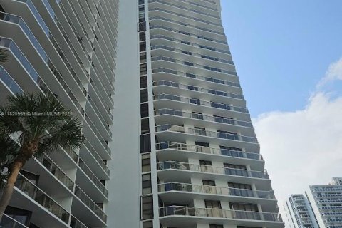 Купить кондоминиум в Авентура, Флорида 2 спальни, 144.93м2, № 1783802 - фото 2