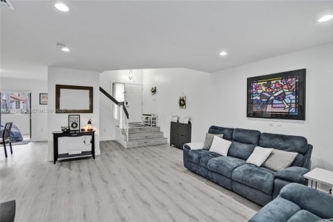 Townhouse in Miami, Florida 2 bedrooms, 123.93 sq.m. № 2073433 - photo 8