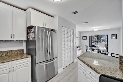 Townhouse in Miami, Florida 2 bedrooms, 123.93 sq.m. № 2073433 - photo 16