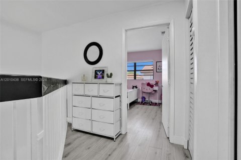 Townhouse in Miami, Florida 2 bedrooms, 123.93 sq.m. № 2073433 - photo 26