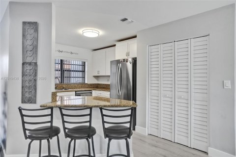 Townhouse in Miami, Florida 2 bedrooms, 123.93 sq.m. № 2073433 - photo 13