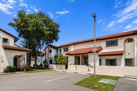 Townhouse in Miami, Florida 2 bedrooms, 123.93 sq.m. № 2073433 - photo 2