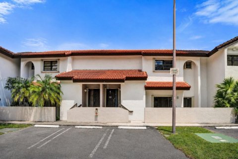 Townhouse in Miami, Florida 2 bedrooms, 123.93 sq.m. № 2073433