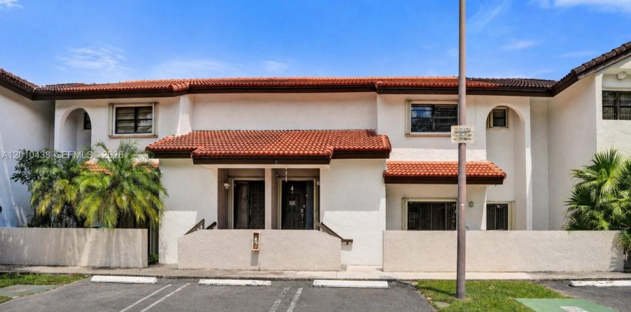 Townhouse in Miami, Florida 2 bedrooms, 123.93 sq.m. № 2073433