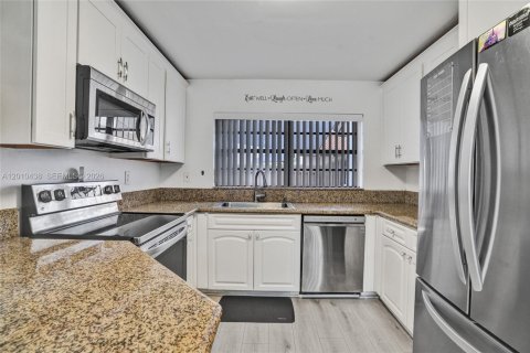 Townhouse in Miami, Florida 2 bedrooms, 123.93 sq.m. № 2073433 - photo 14