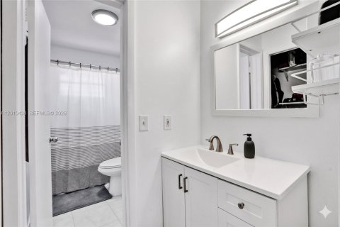 Townhouse in Miami, Florida 2 bedrooms, 123.93 sq.m. № 2073433 - photo 24