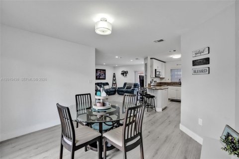 Townhouse in Miami, Florida 2 bedrooms, 123.93 sq.m. № 2073433 - photo 11