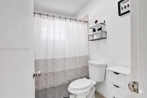 Townhouse in Miami, Florida 2 bedrooms, 123.93 sq.m. № 2073433 - photo 25