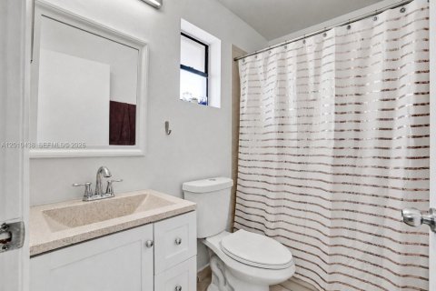 Townhouse in Miami, Florida 2 bedrooms, 123.93 sq.m. № 2073433 - photo 30