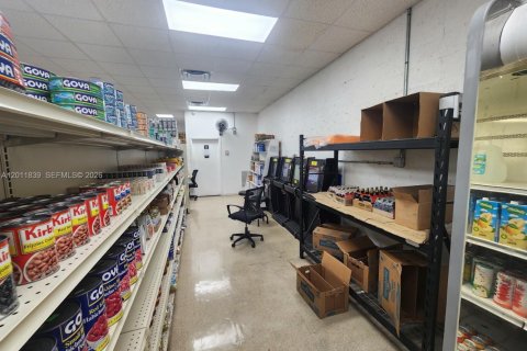 Commercial property in Hialeah, Florida № 2074887 - photo 21