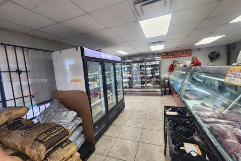Commercial property in Hialeah, Florida № 2074887 - photo 7