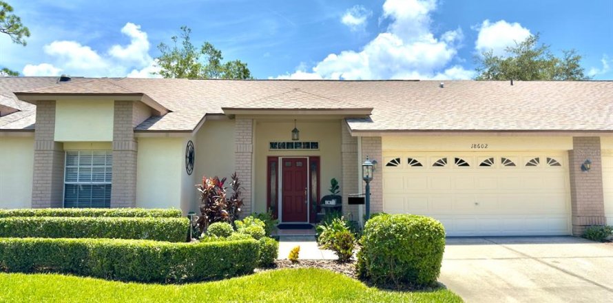 House in Hudson, Florida 2 bedrooms, 169.27 sq.m. № 1833652