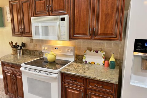 House in Hudson, Florida 2 bedrooms, 169.27 sq.m. № 1833652 - photo 16