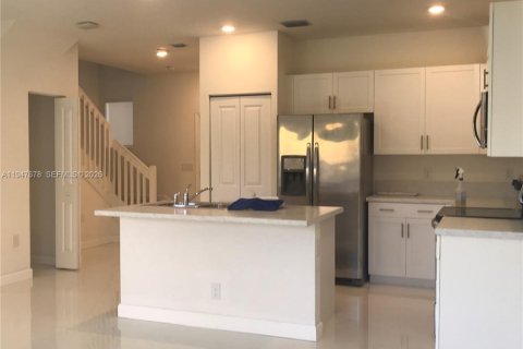 Townhouse in Miami, Florida 3 bedrooms, 137.31 sq.m. № 2004158 - photo 2