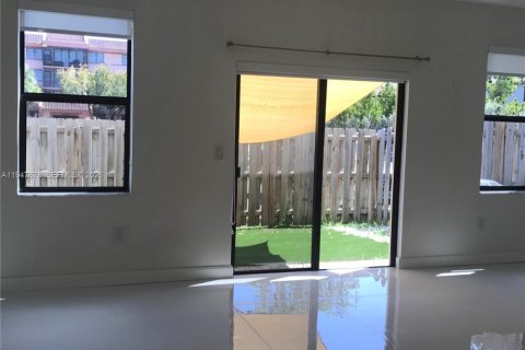 Townhouse in Miami, Florida 3 bedrooms, 137.31 sq.m. № 2004158 - photo 11