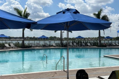 Townhouse in Miami, Florida 3 bedrooms, 137.31 sq.m. № 2004158 - photo 16