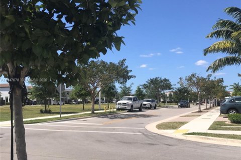 Townhouse in Miami, Florida 3 bedrooms, 137.31 sq.m. № 2004158 - photo 23