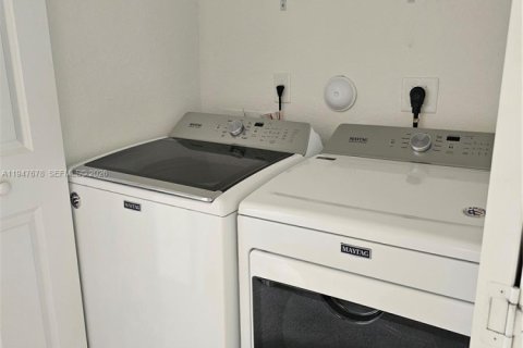 Townhouse in Miami, Florida 3 bedrooms, 137.31 sq.m. № 2004158 - photo 15