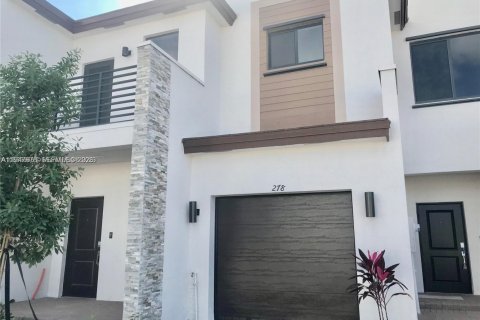 Townhouse in Miami, Florida 3 bedrooms, 137.31 sq.m. № 2004158