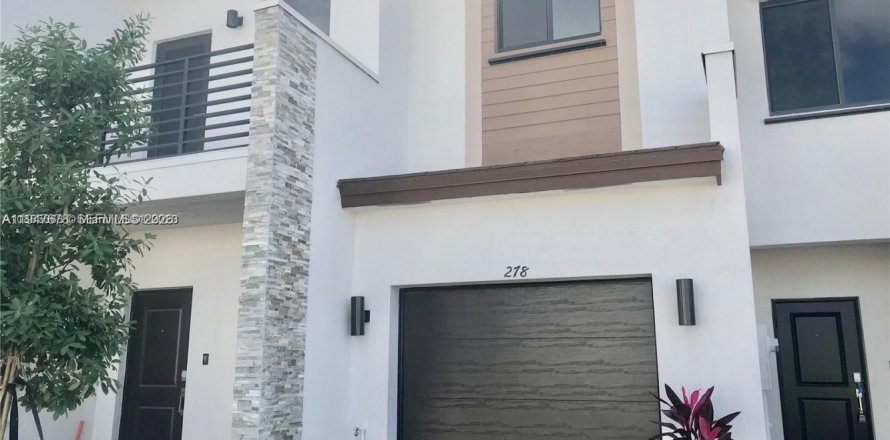 Townhouse in Miami, Florida 3 bedrooms, 137.31 sq.m. № 2004158