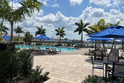 Townhouse in Miami, Florida 3 bedrooms, 137.31 sq.m. № 2004158 - photo 19