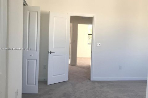 Townhouse in Miami, Florida 3 bedrooms, 137.31 sq.m. № 2004158 - photo 7