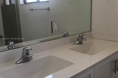 Townhouse in Miami, Florida 3 bedrooms, 137.31 sq.m. № 2004158 - photo 9