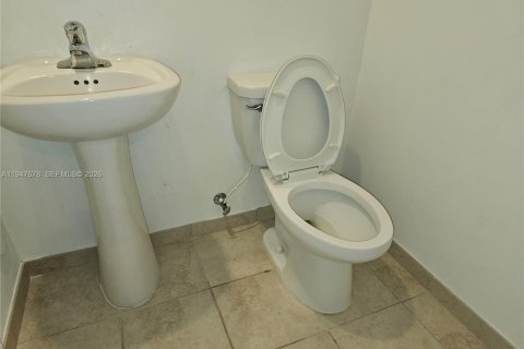 Townhouse in Miami, Florida 3 bedrooms, 137.31 sq.m. № 2004158 - photo 13