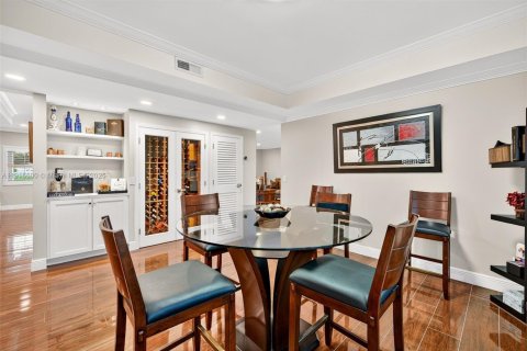 House in Pembroke Pines, Florida 5 bedrooms, 377.09 sq.m. № 1975672 - photo 13